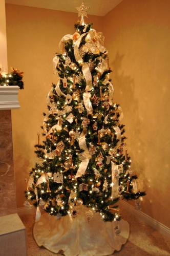 How do you decorate a White Christmas Tree? | tidyinteriorshomestyling